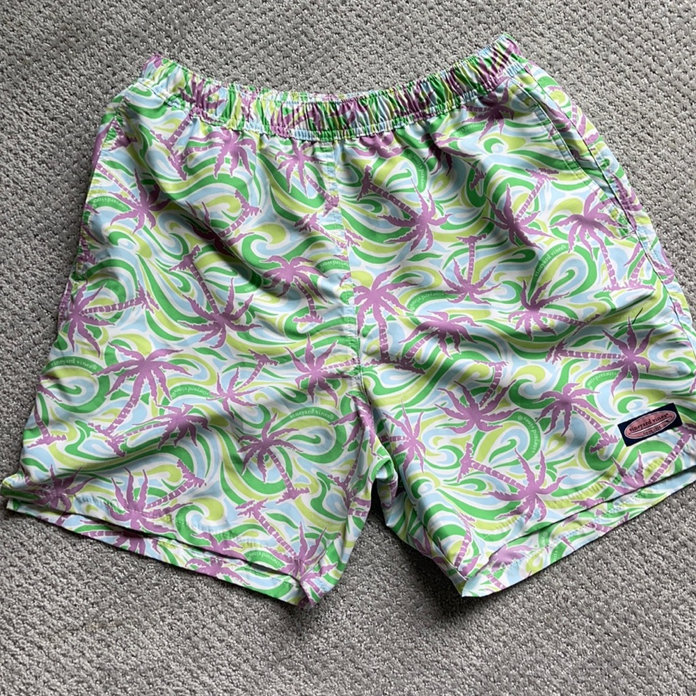Men’s Vineyard Vines crappy swim trunks